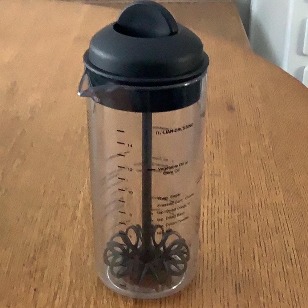 The Pampered Chef Measure Mix & Pour